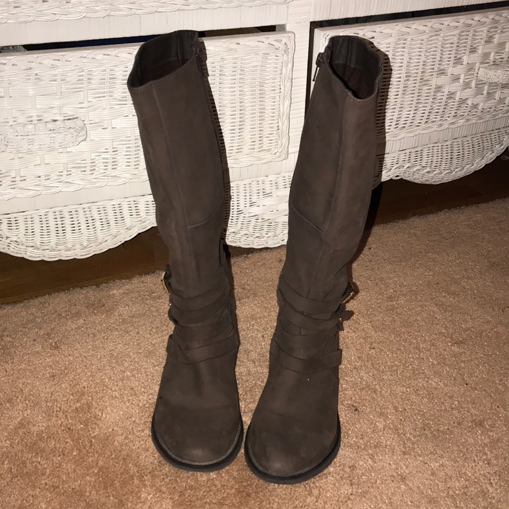 Suede boots